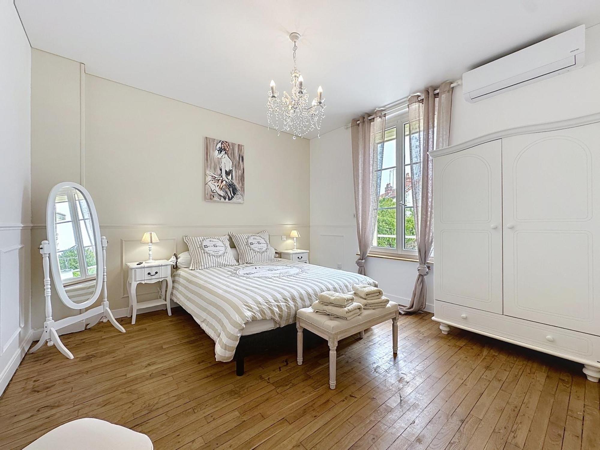 Charmante Maison 2 Chambres Avec Cour Et Jardin Sainte-Savine Bagian luar foto